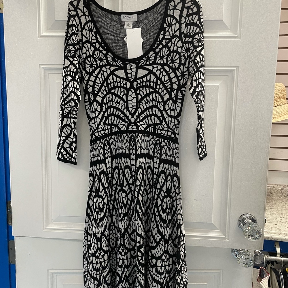 Carmen Marc Valvo Size Small Dress Black & White